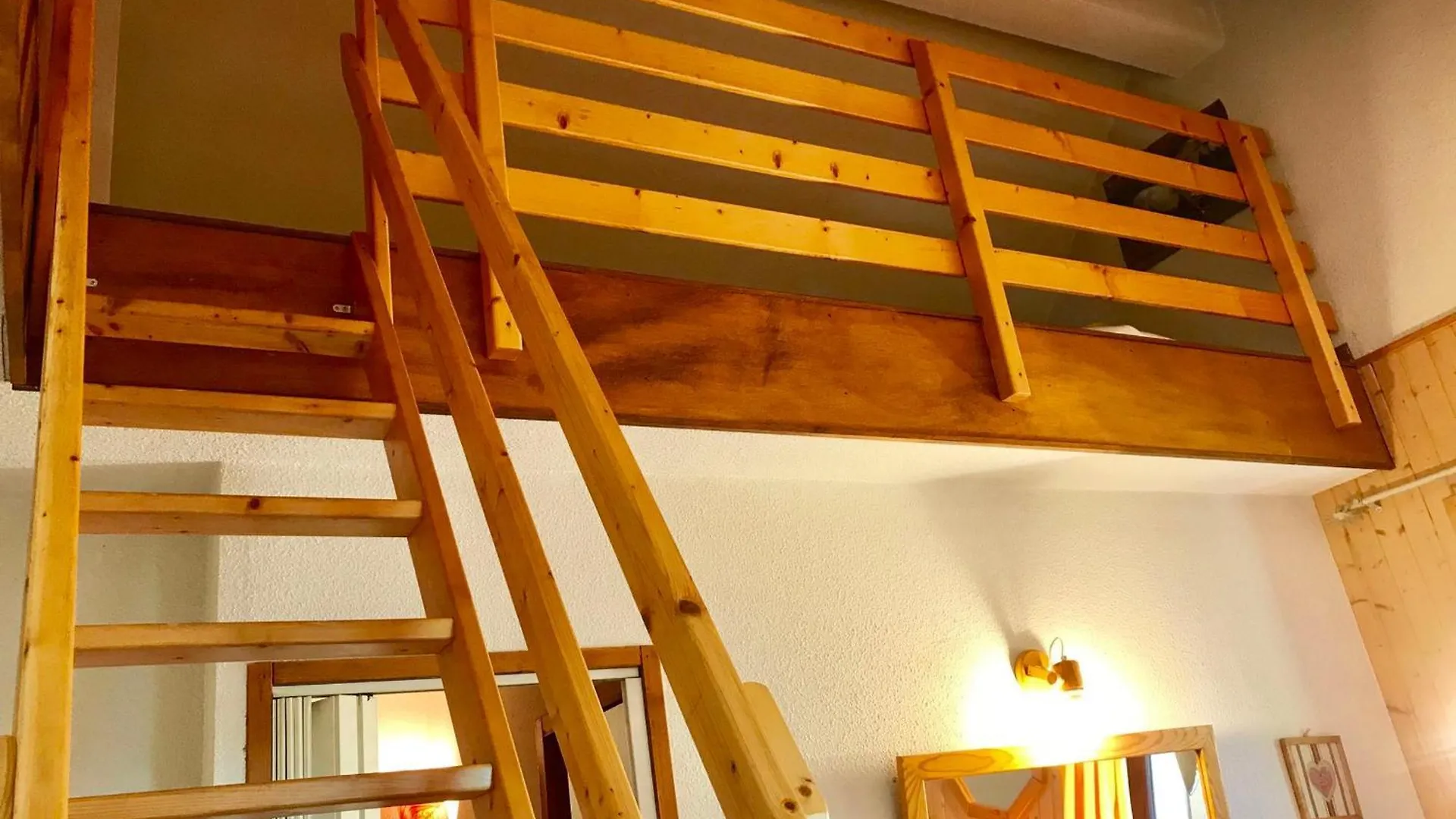 Apartment Charmant Appartement Avec Mezzanine Et Balcon A Villard De Lans - Fr-1-515-95