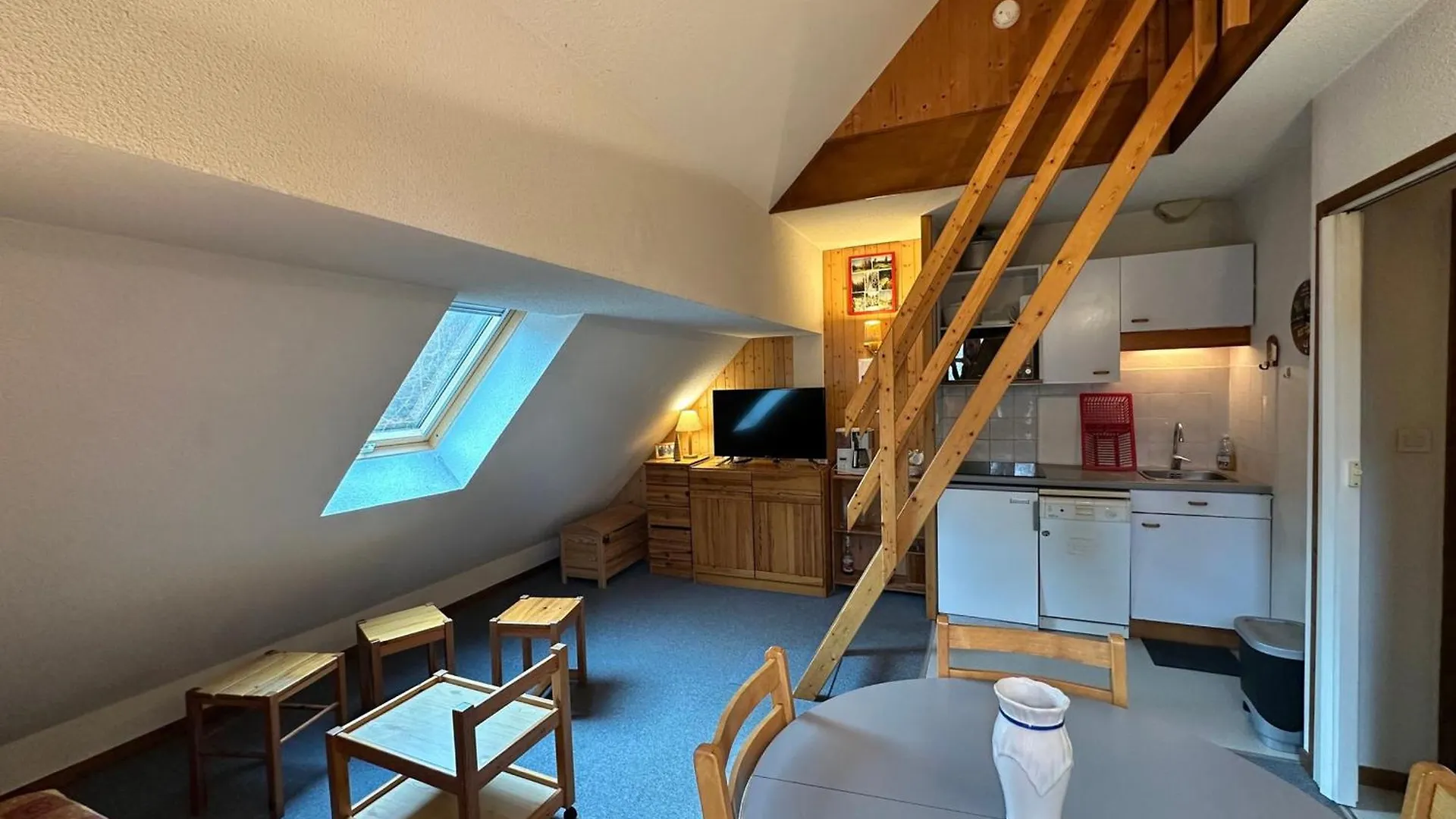 Apartment Charmant Appartement Avec Mezzanine Et Balcon A Villard De Lans - Fr-1-515-95