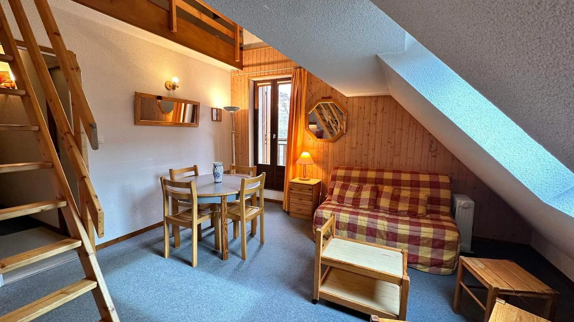 Charmant Appartement Avec Mezzanine Et Balcon A Villard De Lans - Fr-1-515-95
